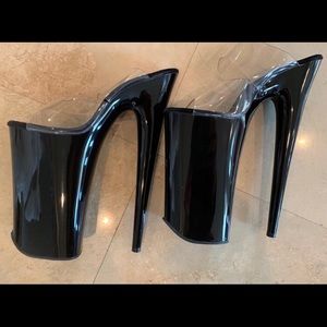 New Extreme Pleaser Heels size 8
